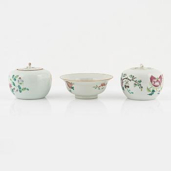 A set of four famille rose boxes with covers and a bowl, late Qing dynasty.