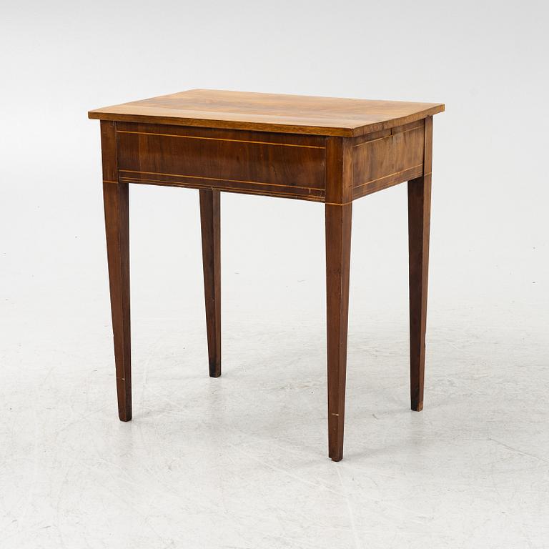 A mahogany veneered table, circa 1800.