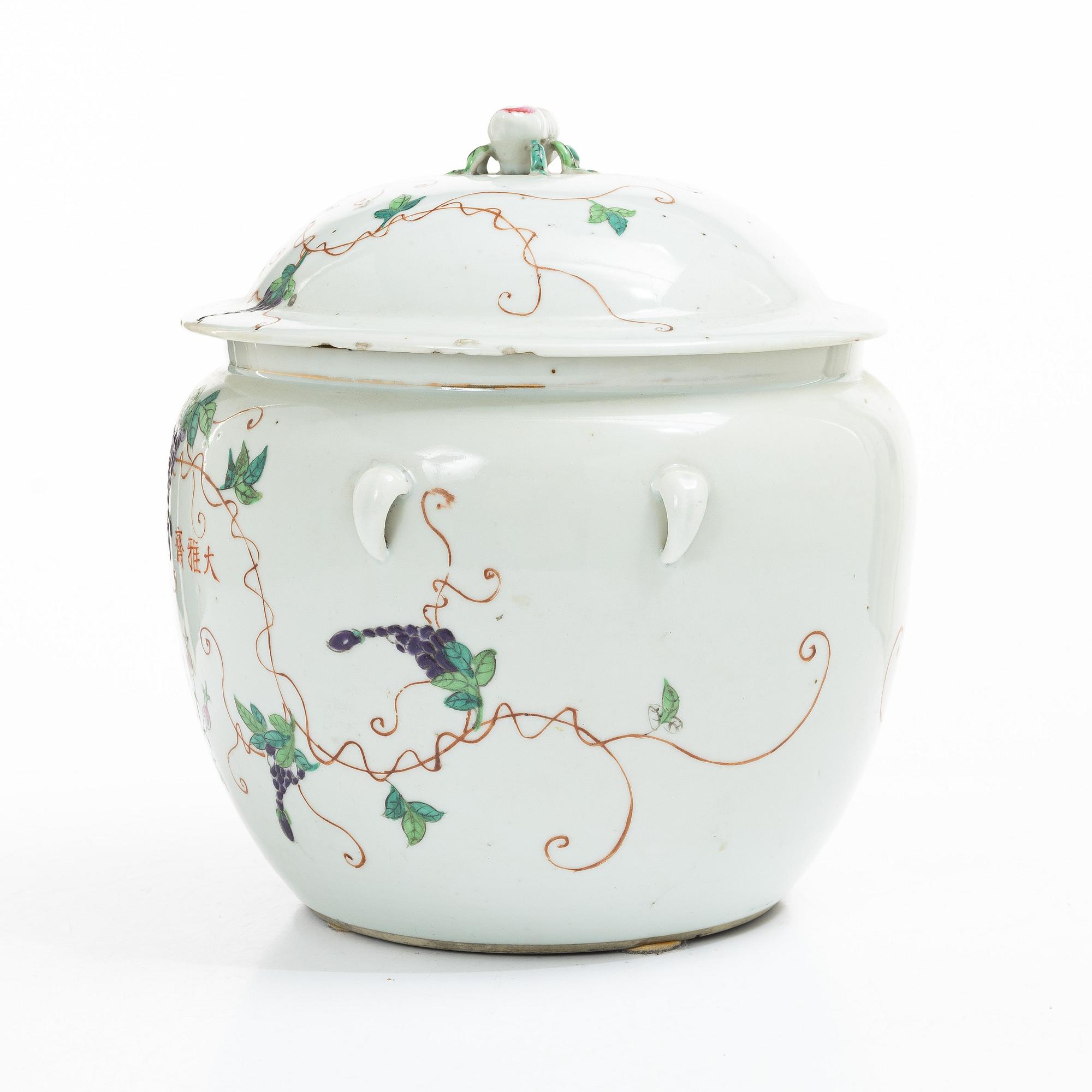 Lacquer urns, China, 19th century.
