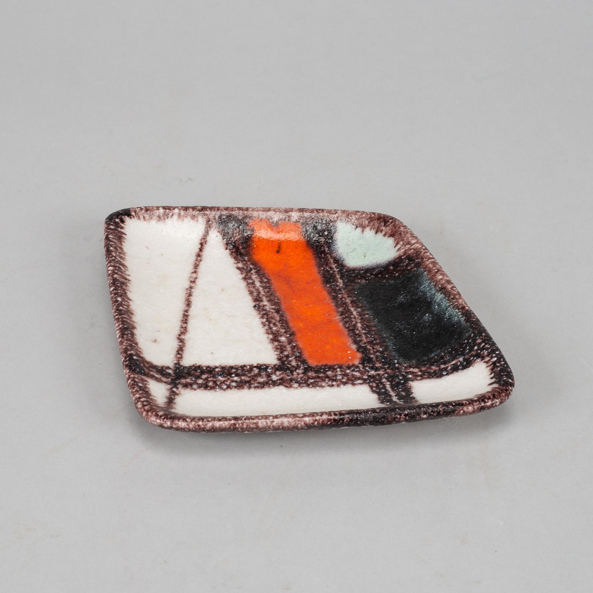 Guido Gambone, a stoneware dish, Italy, 1950s-60s. Signed.