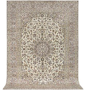 A Kashan carpet, c. 334 x 234 cm.