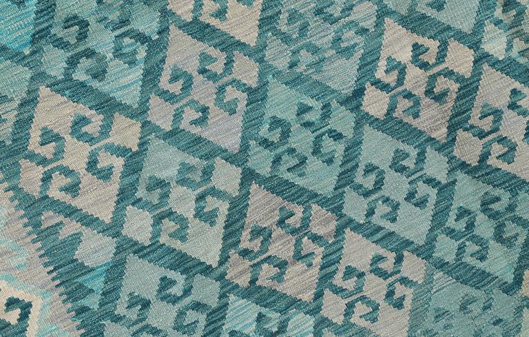 A Kelim carpet, 297 x 201 cm.