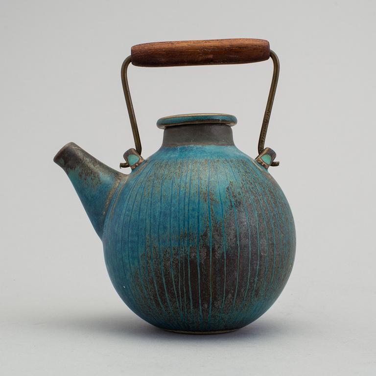 STIG LINDBERG, a stoneware teapot, Gustavsberg 1950/60s.