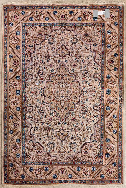 AN ANTIQUE CARPET, Iran, 217x137 cm.