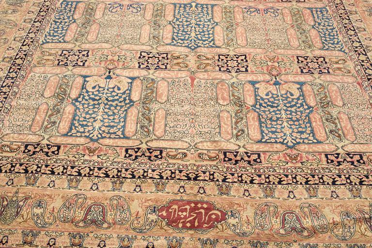 A carpet, semi-antique Kerman Laver, ca 524 x 344 cm.