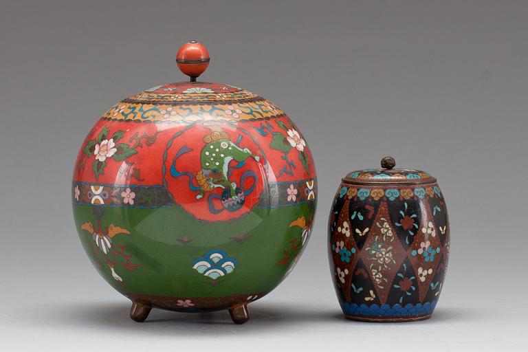 LOCKURNOR, 2 st, cloisonné, 18/1900-tal.