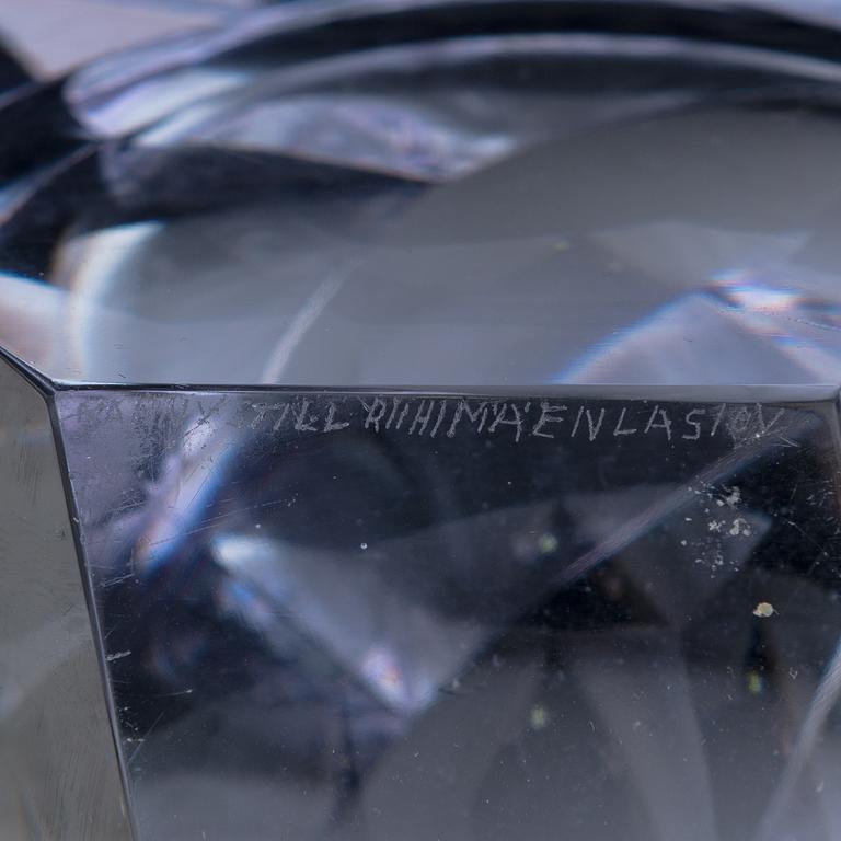 Nanny Still, an art glass, 'Prisma/Iceberg' signed Nanny Still Riihimäen Lasi OY.