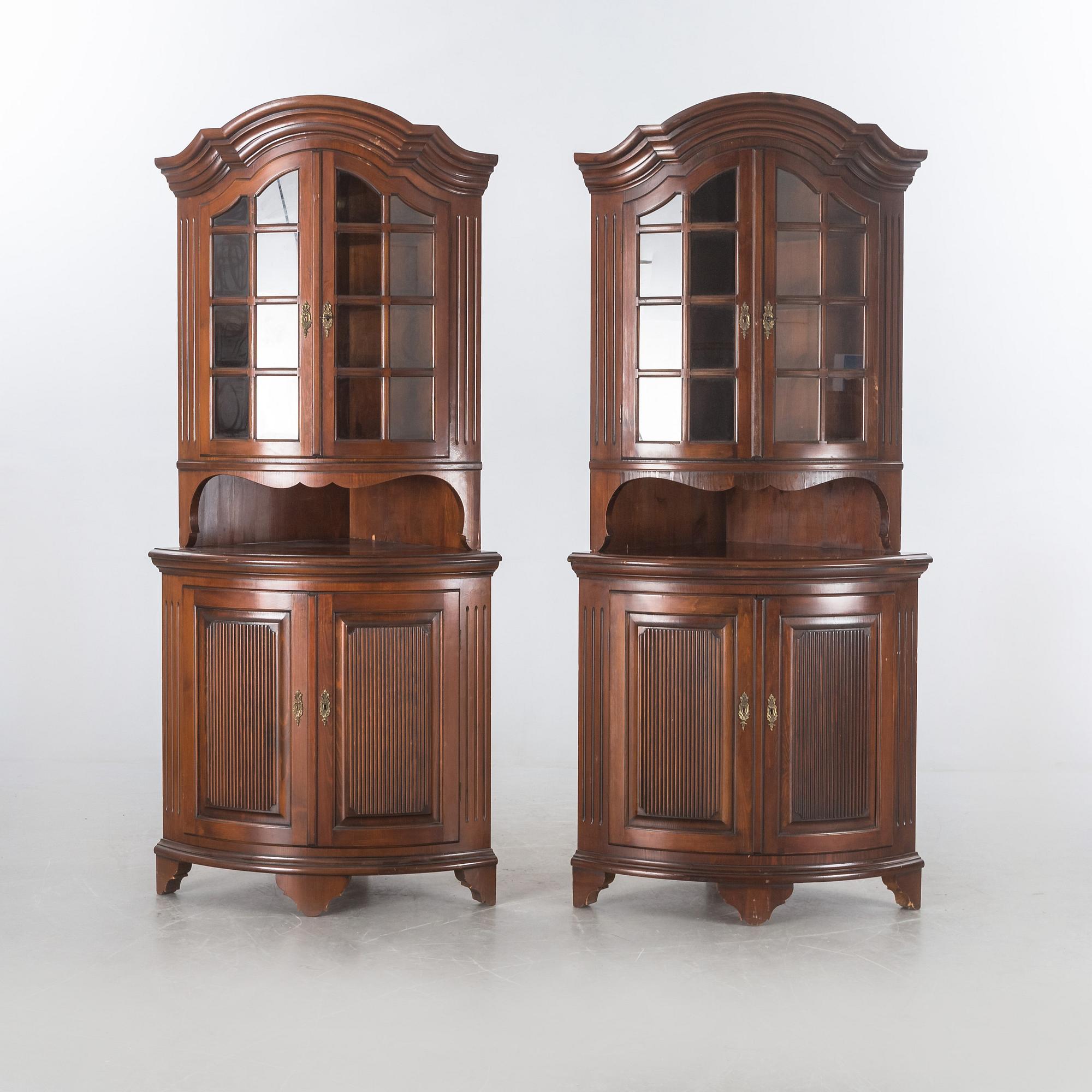 HÖRNSKÅP, ett par, rokokostil, 1900-tal, Åmells.