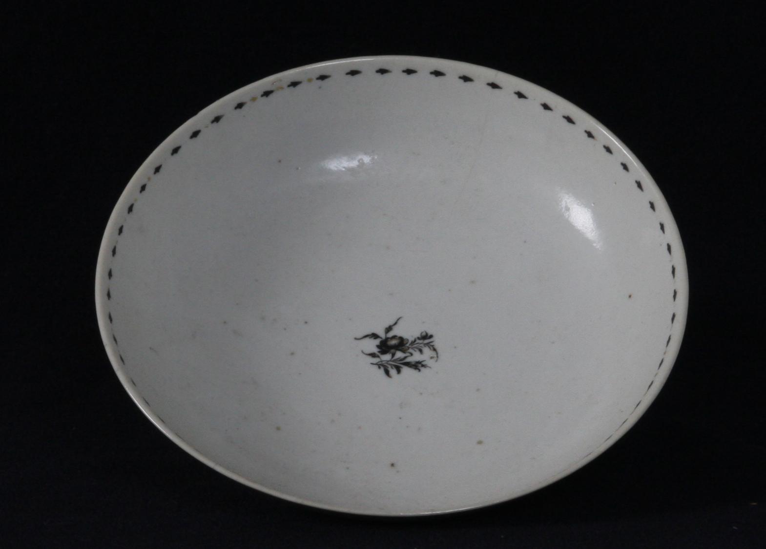 KOPP MED FAT, porslin, Kina, 1700-tal.