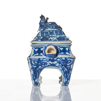 Rökelsekar med lock, porslin. Mingdynastin, Wanlis märke och period (1573-1620).