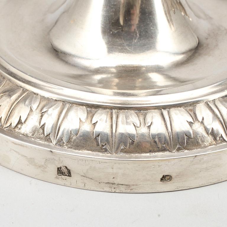 LJUSSTAKAR, ett par, silver, empire, otydliga mästarstämplar, Österrike-Ungern, 1807. Totalvikt ca 1829 gram.