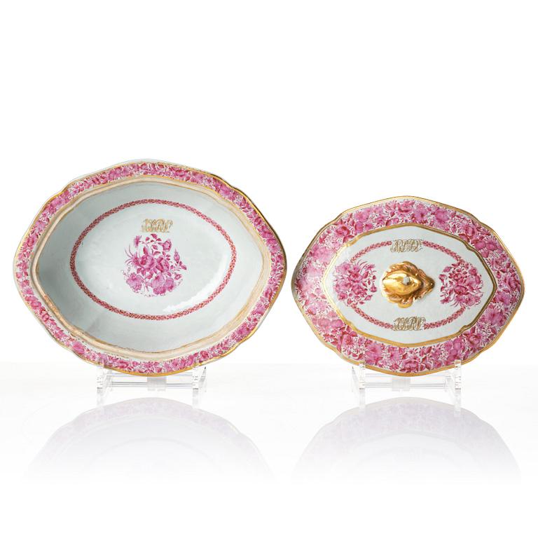 Karotter med lock, tre stycken, kompaniporslin. Qingdynastin, Jiaqing (1796-1820).