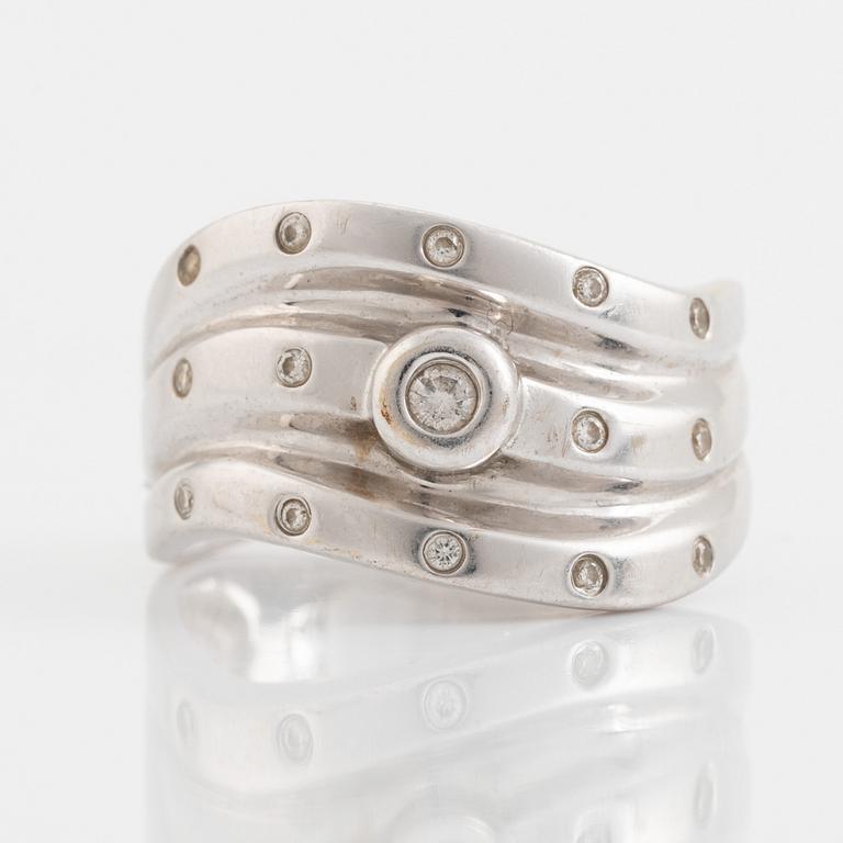 Brilliant cut diamond ring.