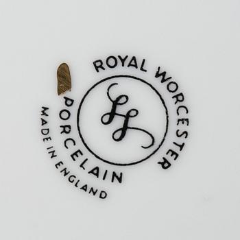 SERVISDELAR, 70 st, porslin, 1900-talets andra hälft. Bl.a. Porcelaine de Paris och Royal Worcester.