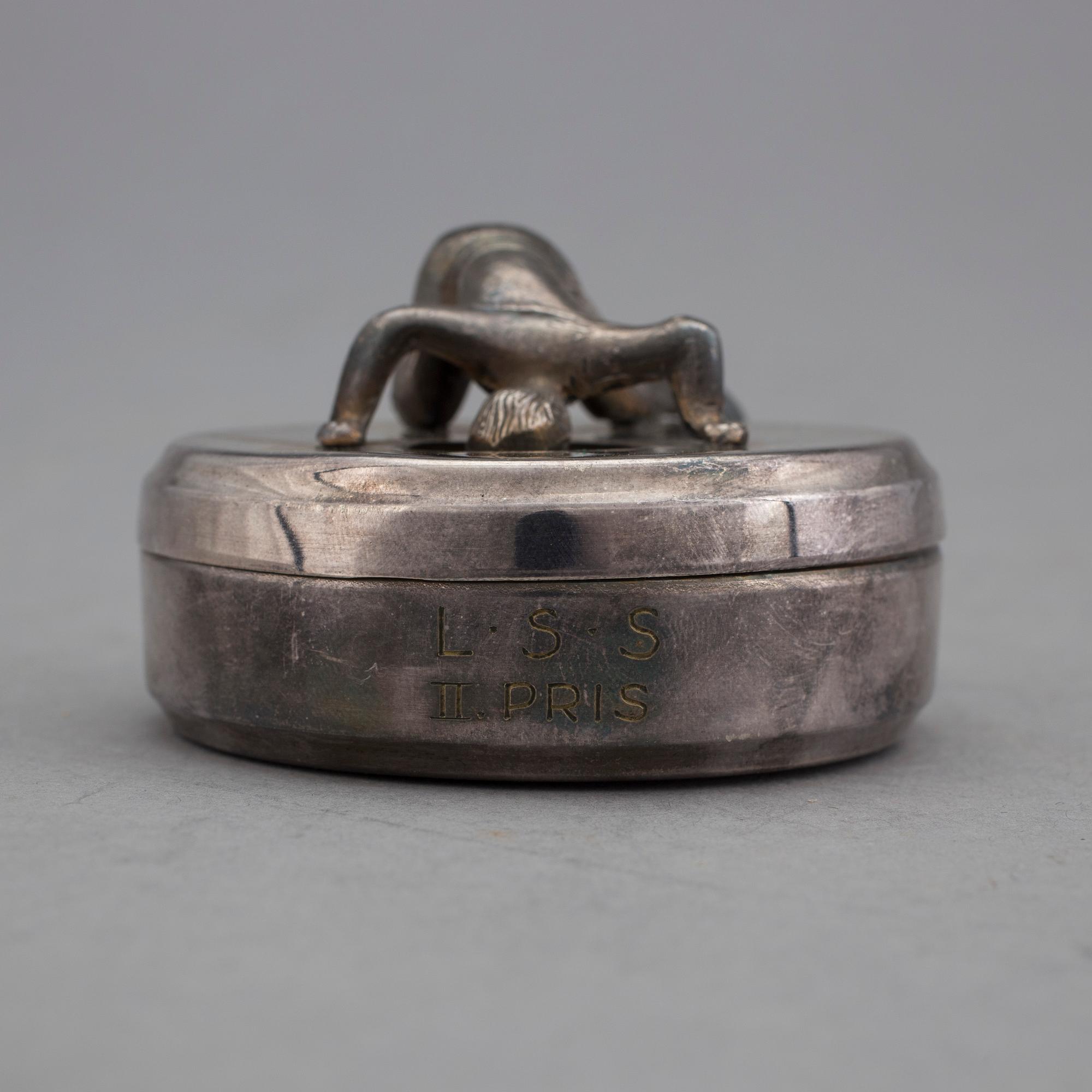 MANSCHETTKNAPPSASK, tenn och vitmetall, "Originell", Widerholm & Dahlberg, Eskilstuna, 1930-/40-tal.