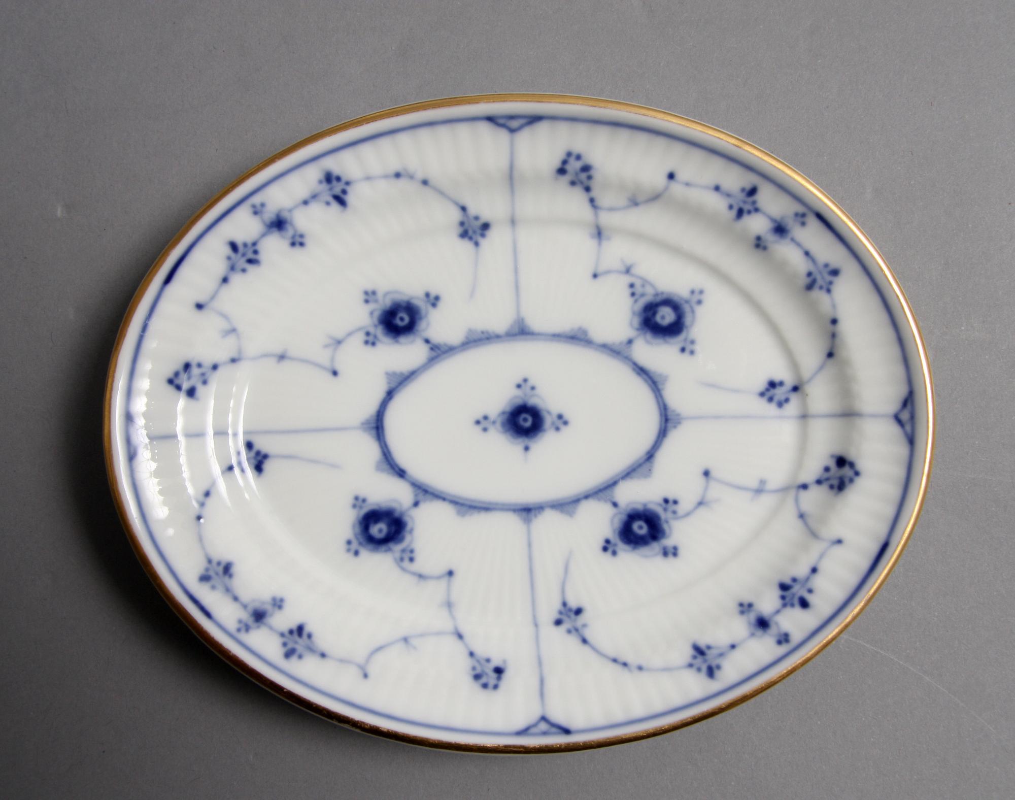 SERVISDELAR, ca 15 delar, porslin, Royal Copenhagen "Musselmalet".