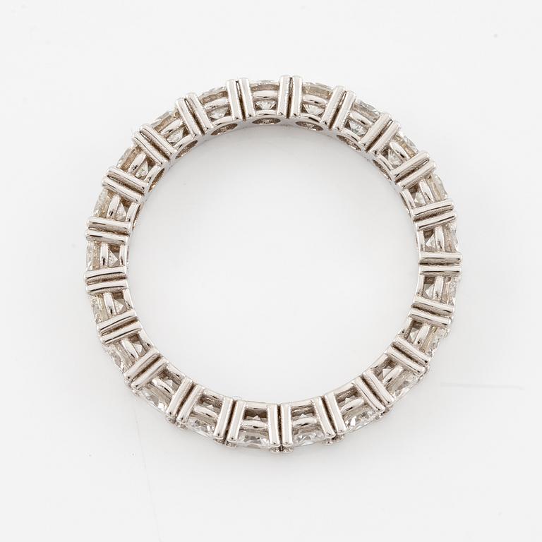 Ring, full eternity band, 18K white gold set with brilliant-cut diamonds.