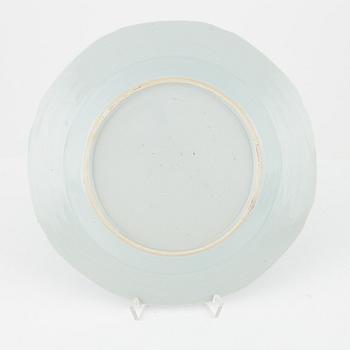 Servisdelar, porslin, 43 st, Kina, Qingdynastin, mestadels Qianlong (1735-95).