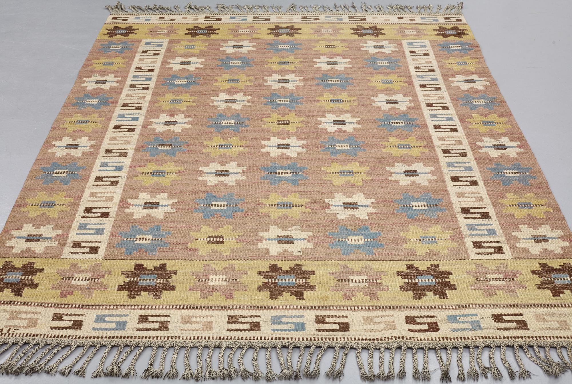 Märta Måås-Fjetterström, A CARPET, "Kryptans matta" ("Sipporna"), flat weave, ca 252,5 x 178,5 cm, signed AB MMF.