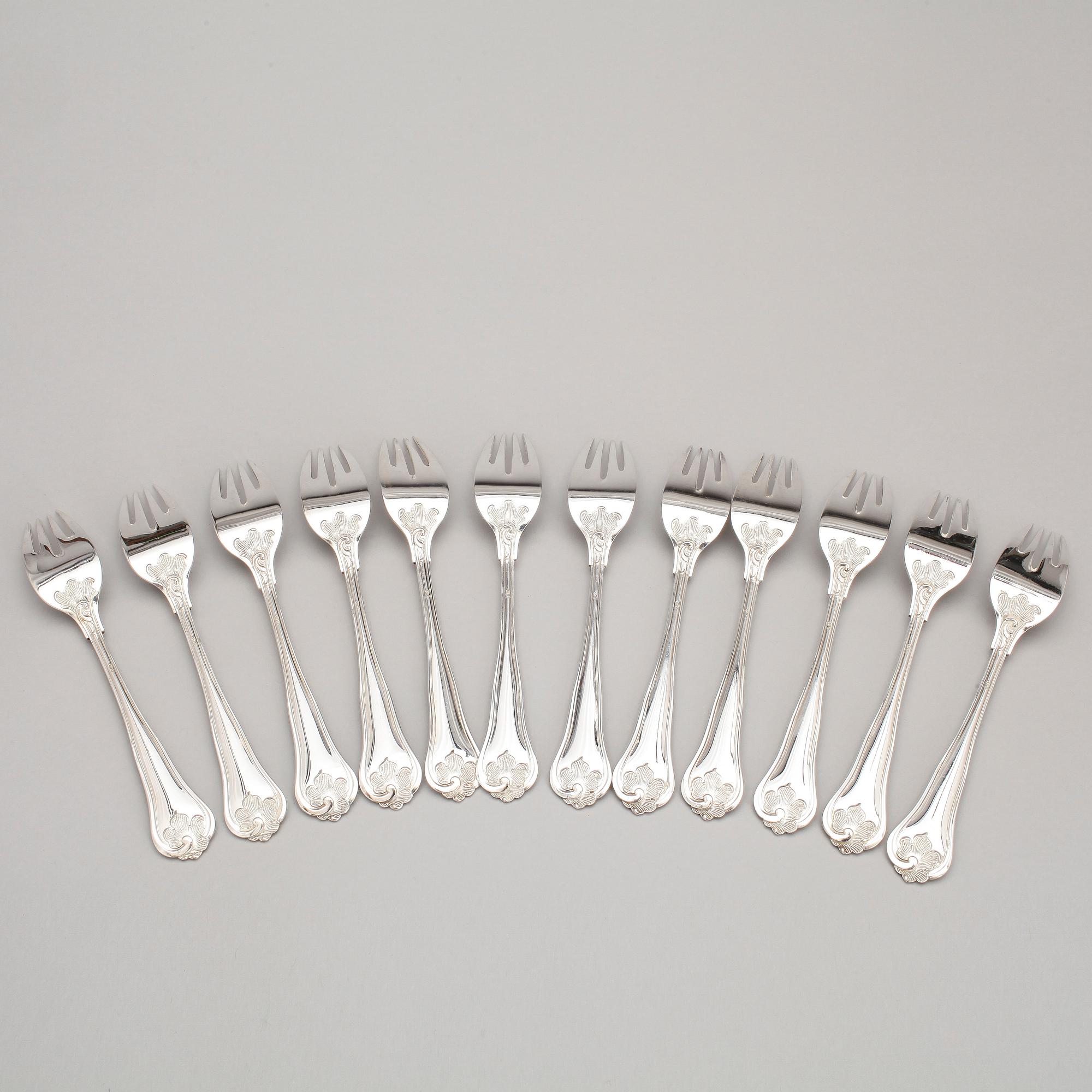 FISKBESTICK, 24 del, silver, sachsisk modell, svenska kontrollstämplar. Vikt ca 1280 gram.