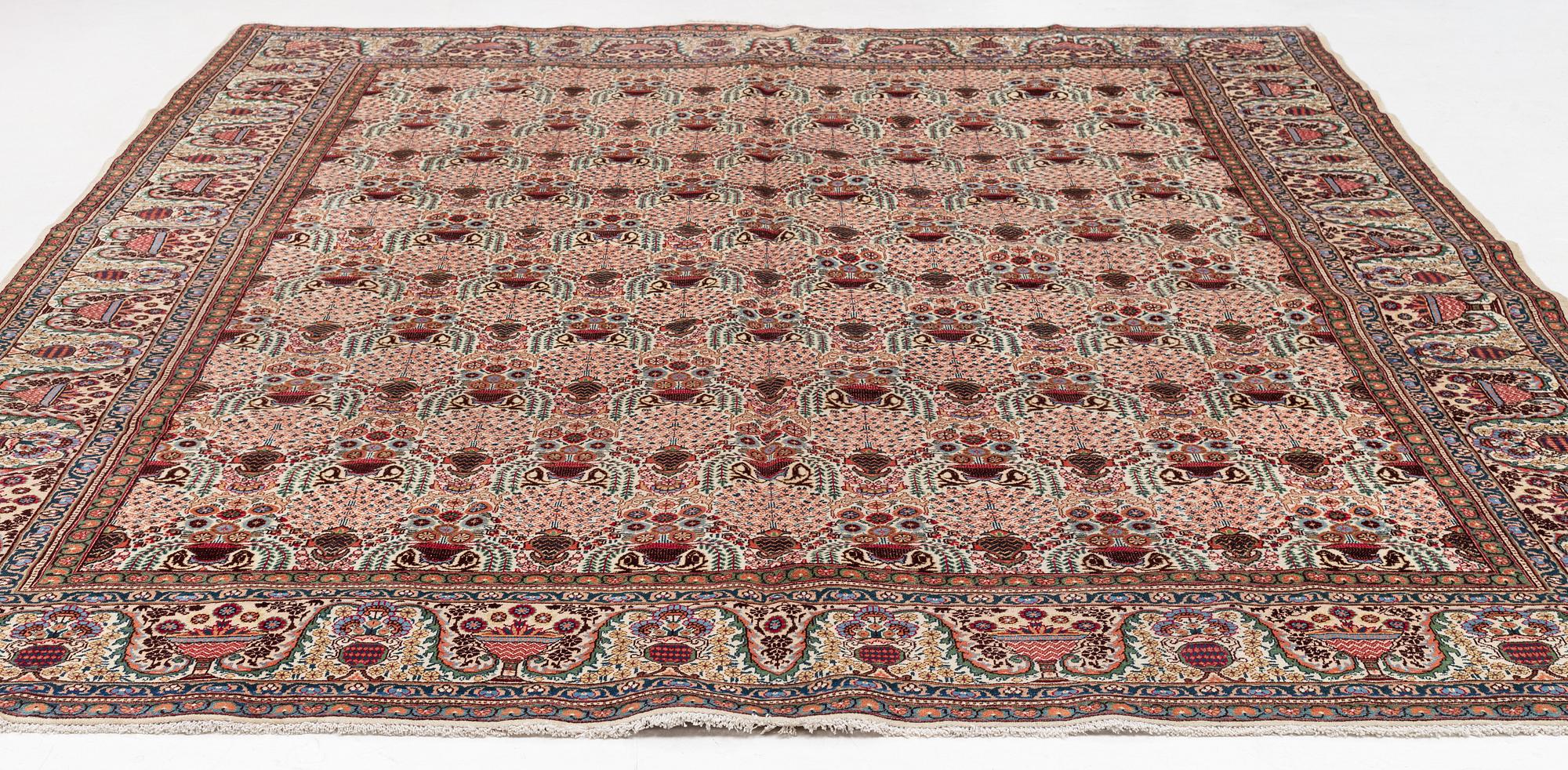 Matta, Täbris, ca 370 x 395 cm.