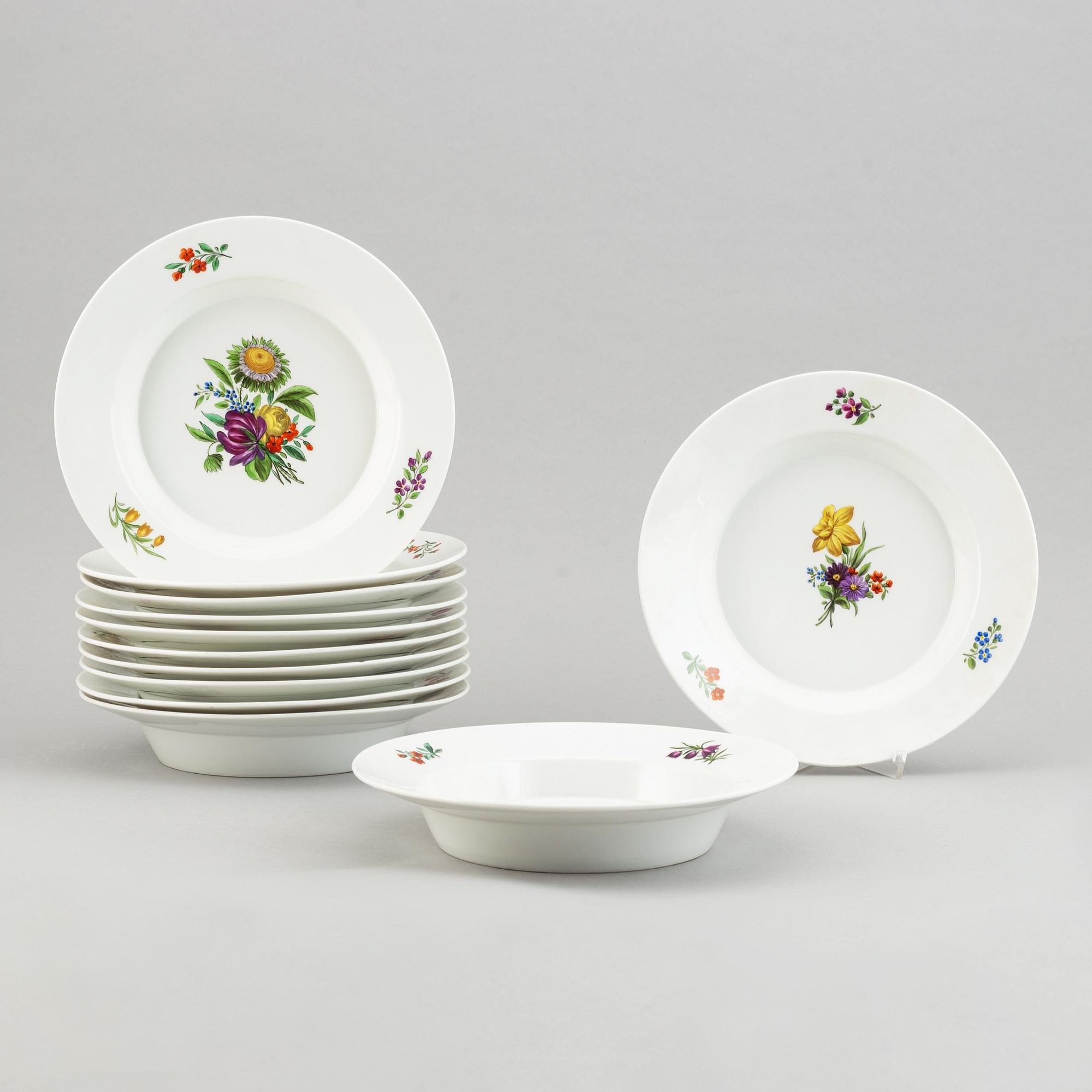 A 19th century 42-pcs porcelain dinner set, Berlin.