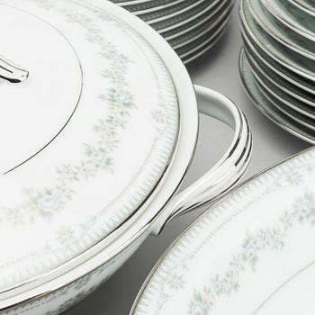 A Japanese Noritake 78 pcs dinner set, mid 1900's.