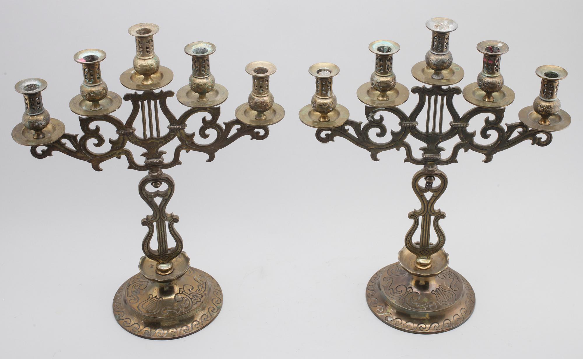 KANDELABRAR, 1 par, mässing, omkring år 1900.