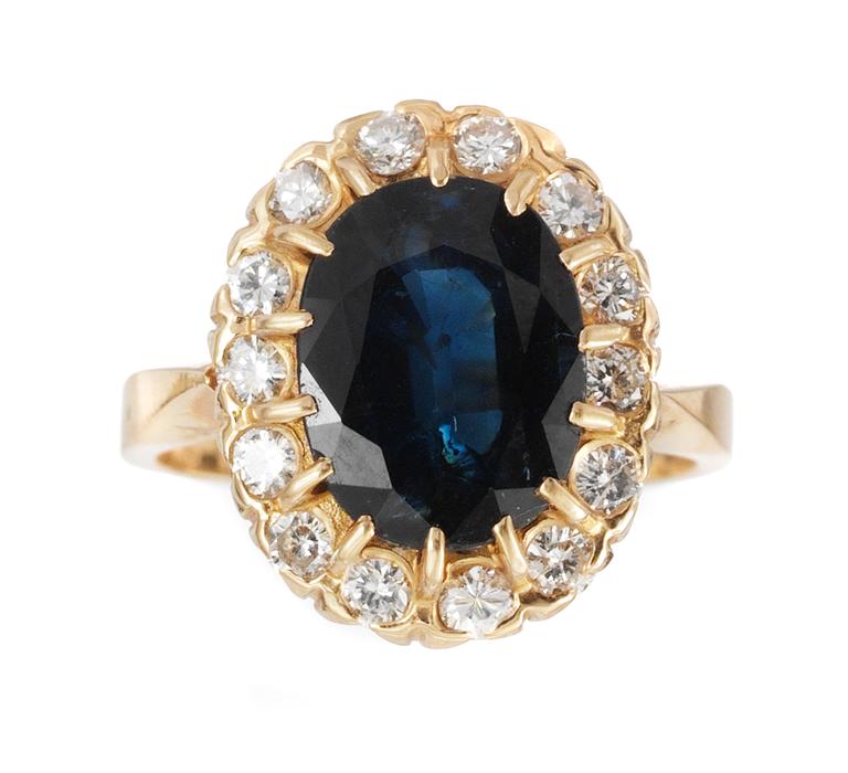 RING, set with blue sapphire, 3.80 cts, and brilliant cut diamonds, 0.56 cts.