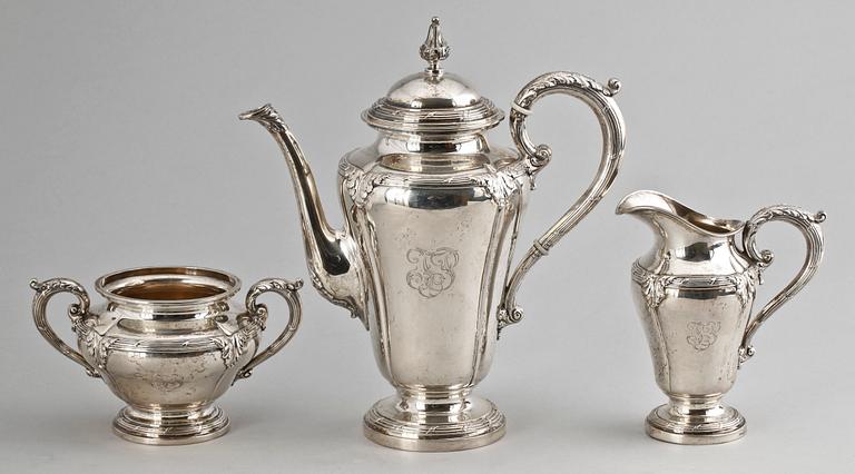 KAFFESERVIS, 3 delar. Silver. Bernt Erlandsson, Kristianstad. 1912. Total vikt ca 1400 gram.