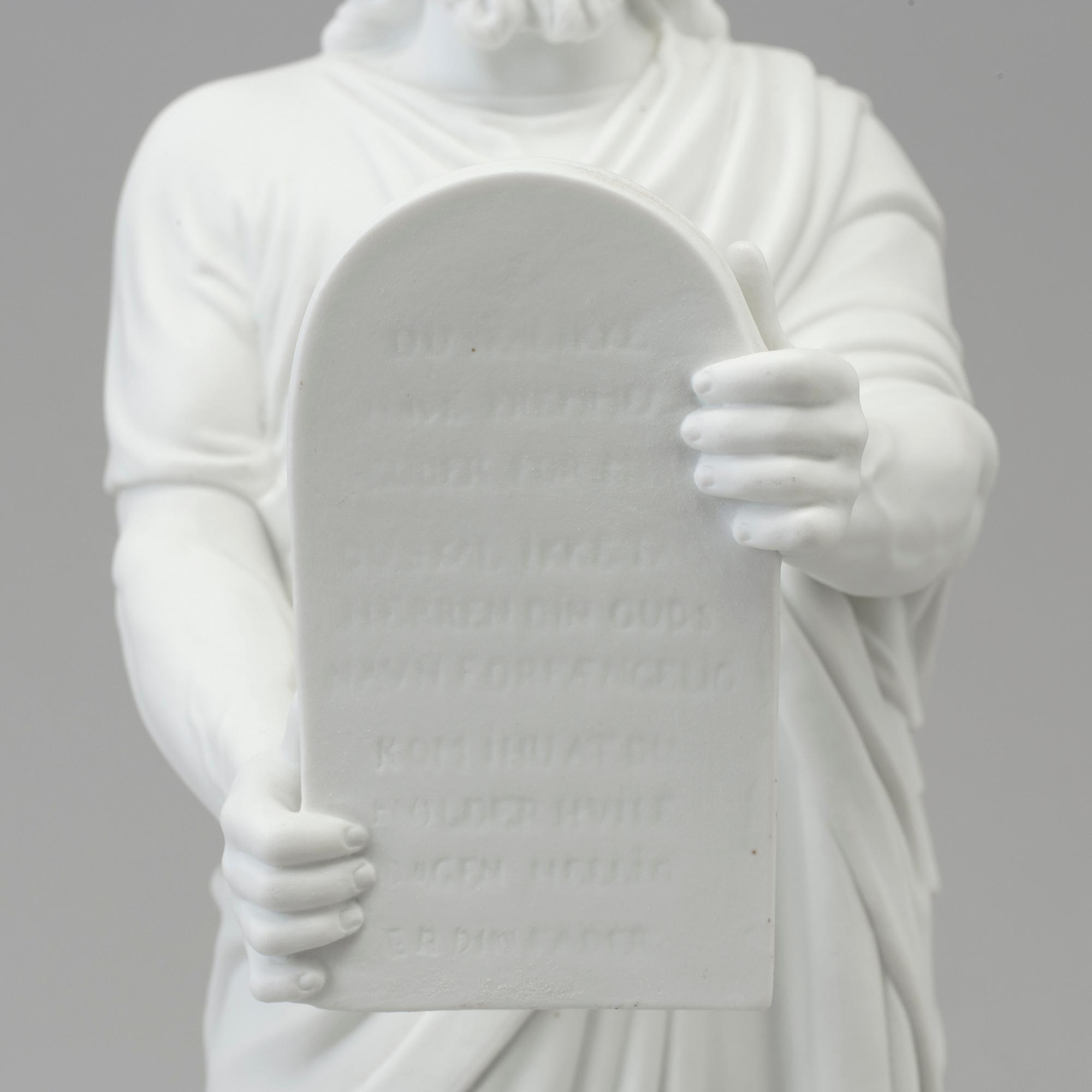 BERTEL THORVALDSEN, efter. SKULPTUR, biskvi. "Moses och stentavlorna". Bing & Gröndahl, Danmark, 1800-tal.