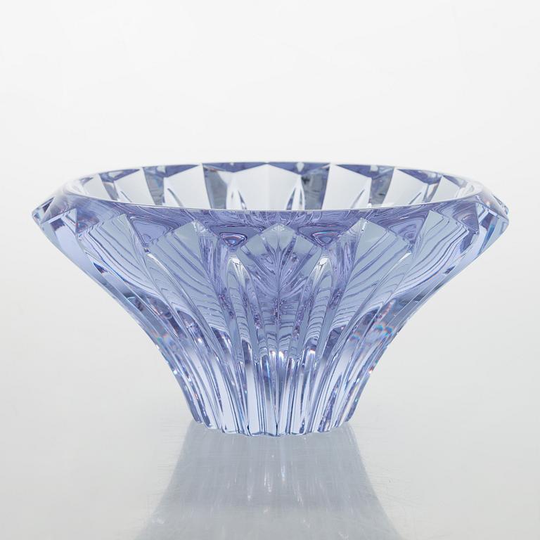 Aimo Okkolin, a "Terälehdet" (Petals) bowl signed Aimo Okkolin Riihimäen Lasi Oy.