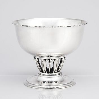 Georg Jensen, skål på fot, Köpenhamn ca 1919-21, modell 19B, svenska importstämplar GABF, sterling.