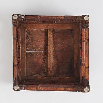 Bord/pall, hardwood. Qingdynastin, 1800-tal.