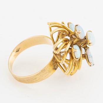 Ring 14K gold with opals.
