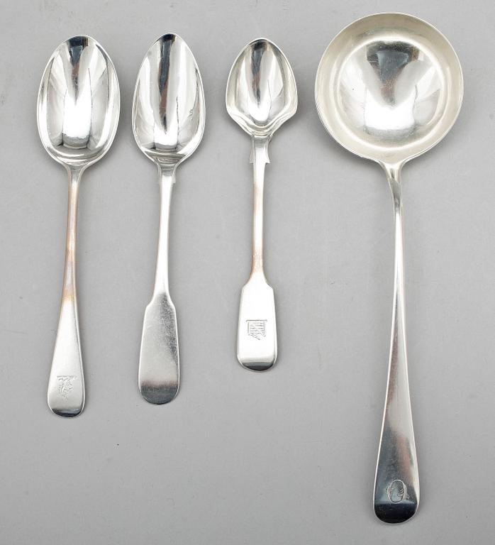 PARTI SKEDAR, 53 delar silver, bland annat James Dixon & Sons, Sheffield, 1905. Totalvikt ca  930g.