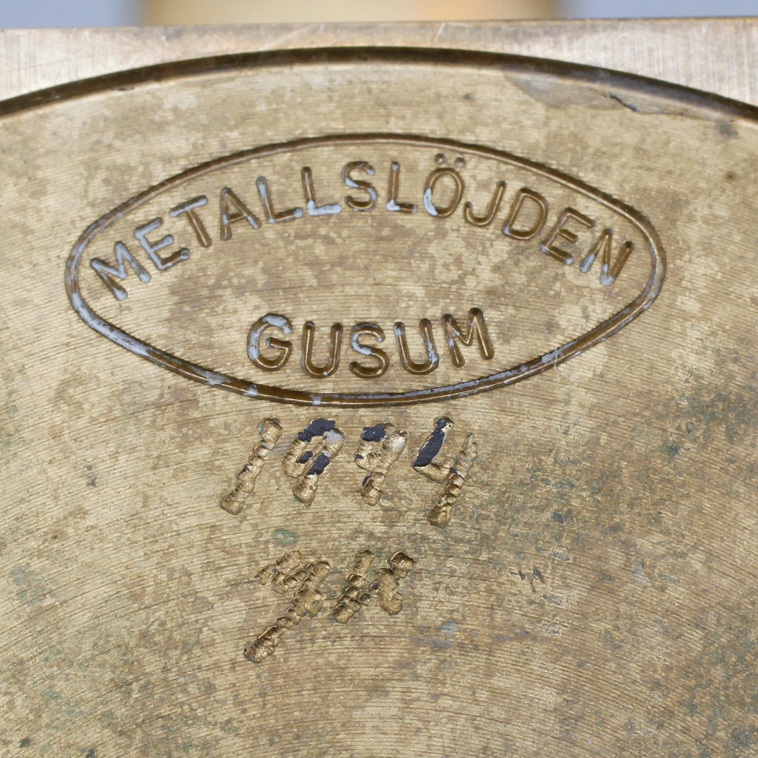 KANDELABRAR, 3 st varav 1 par, mässing, Gusum, 1900-talets andra hälft.