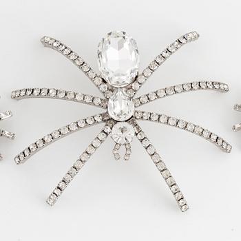 A large spider brooch and a pair of earrings.