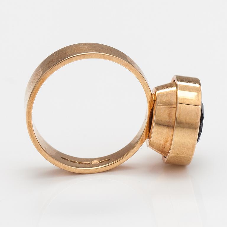 Elis Kauppi, A 14K gold ring with smoky quartz. Kupittaan kulta, Turku 1972.