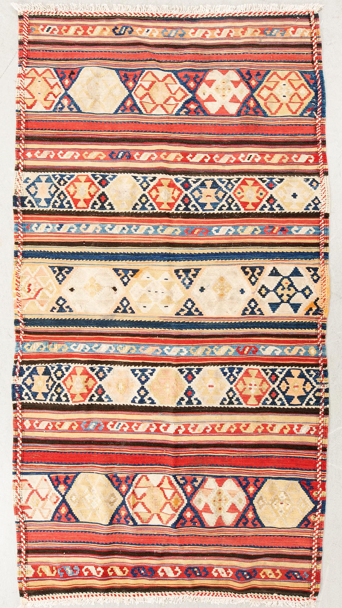 Kashgai rug, semi-antique, approx. 193x110 cm.