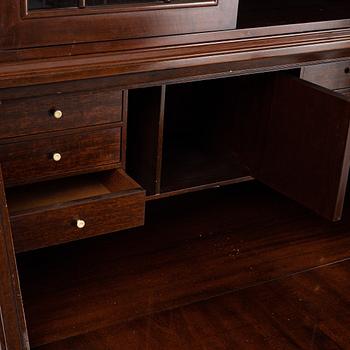 Skrivskåp med vitrinöverdel,  1900-talets andra hälft.