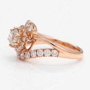 Ring, 18K roséguld, diamanter ca 1.68 ct tot. IGI-certifikat.