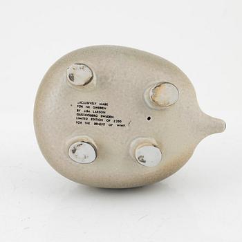 Lisa Larson, skulptur, Gustavsberg "Igelkott", för NK, Nordiska Kompaniet i samarbete med WWF. Limiterad upplaga om 2200.