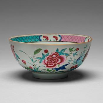 159. A famille rose bowl, Qing dynasty, Qianlong (1736-95).