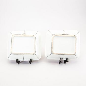 A pair of Chinese Kanton Qing Dynasty porcelain plates.