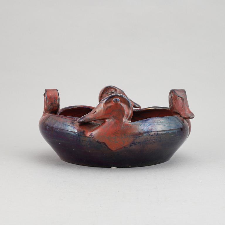 Karl Hansen Reistrup a luster glaze earthenware 'duck bowl'. Herman Kähler, Denmark. First half of the 20th century.