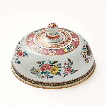 A famille rose cover, Qing dynasty, 18th century.