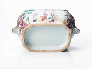 A famille rose tureen with cover, Qing dynasty, Qianlong (1736-95).