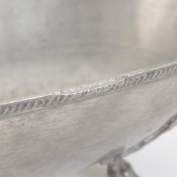 A pewter tureen, by Johan Wiklund (Norrköping 1809-19).