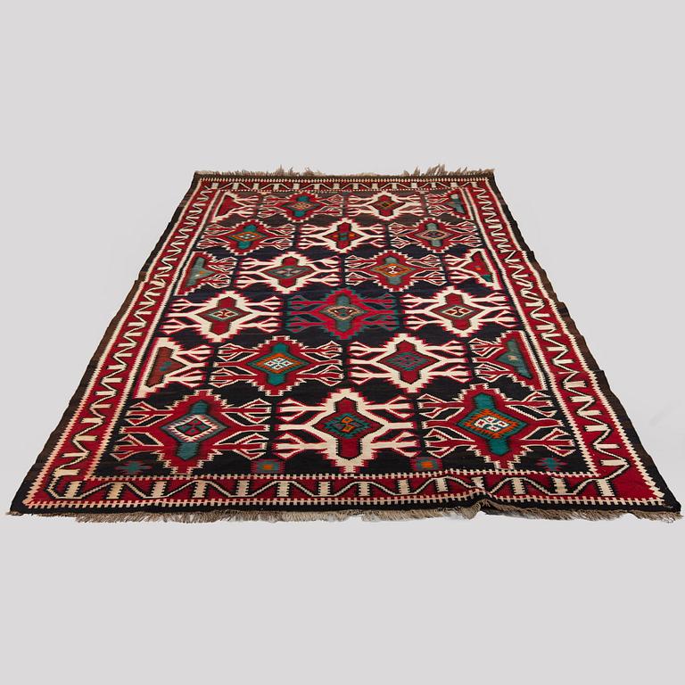 Matto, Kelim, päivätty. Noin 305 x 175 cm.